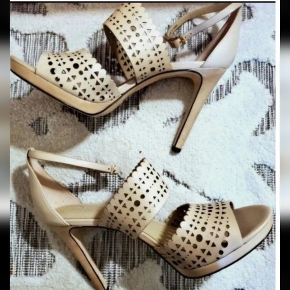 Tory Burch Laser Cut Sandal Heels In Box Size 9 - Picture 8 of 10